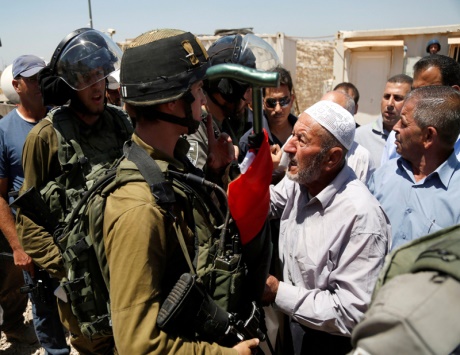 شهيد وجريح بالرصاص وهدم منزلين في القدس واعتقال 16 فلسطينياً