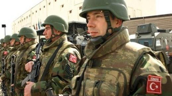 السلطات التركية تسرح عسكريين وتغلق أكثر من 130 مؤسسة إعلامية