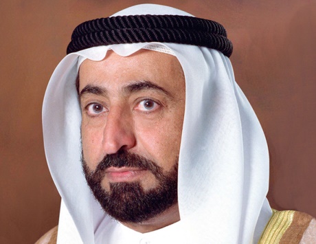 سلطان يوجِّه بمسرح ومكتبة في المدام