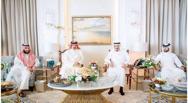 خادم الحرمين يبحث مع ملك البحرين العلاقات الأخوية