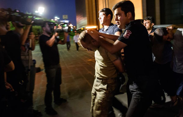 مذكرة توقيف بحق 42 صحافياً تركياً بعد الانقلاب