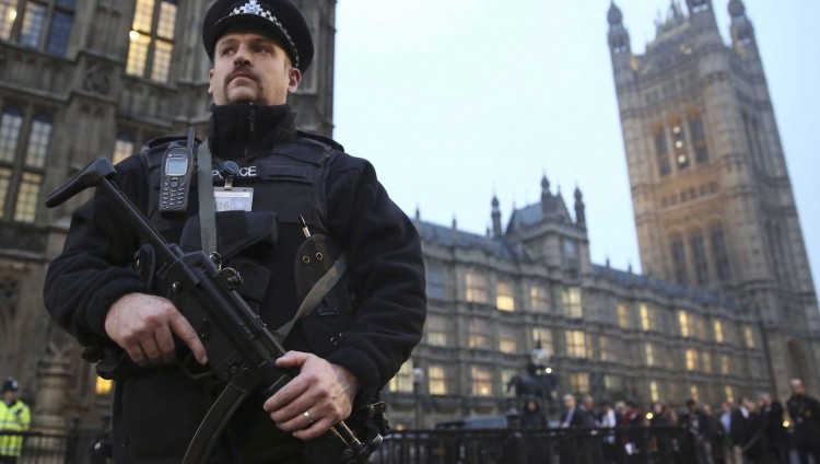 لندن تنشر مزيدا من رجال الأمن تحسبا لهجمات محتملة
