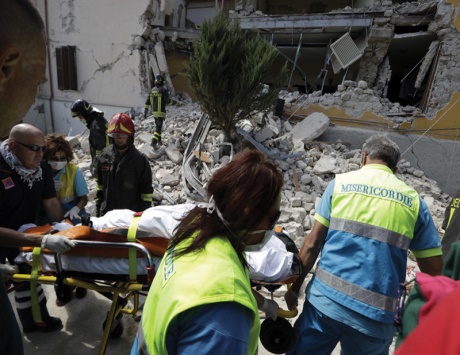 120 قتيلاً وعشرات الجرحى والمفقودين في زلزال قوي ضرب إيطاليا