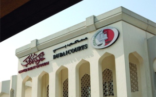 طبّاخ يتحرّش بمديرة في مصعد
