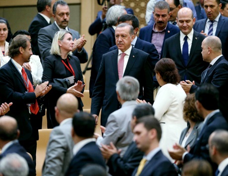 أردوغان : الدول الغربية تدعم الإرهاب وتقف مع الانقلابيين