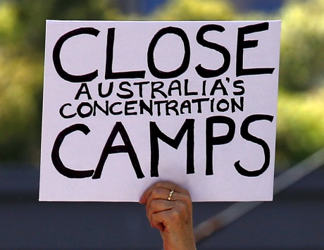 أستراليا توافق على إغلاق مخيم لاحتجاز اللاجئين مثير للجدل