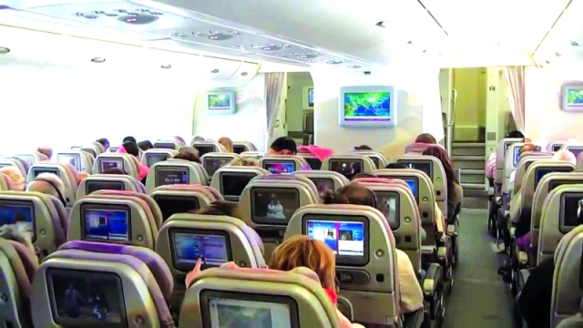 «طيران الإمارات» تقدم لركابها برامج تعليمية