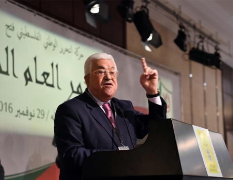 «فتح» تجدد بالإجماع زعامة محمود عباس للحركة