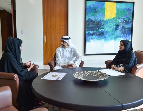 عبدالله بن زايد يشيد بخطط «الإمارات للتوازن بين الجنسين»