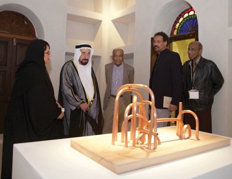 سلطان يفتتح 3 معارض في مؤسسة الشارقة للفنون