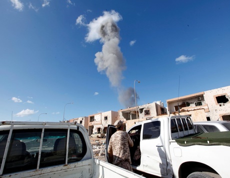 معارك عنيفة في طرابلس و«داعش» يلجأ للانتحاريات