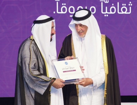 سلطان يتسلم تكريم «مسيرة عطاء» ضمن حفل توزيع جائزة الإبداع العربي