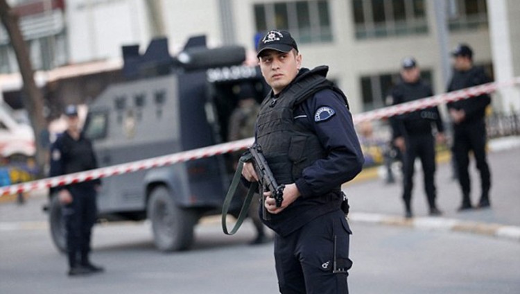مقتل وإصابة 4 أشخاص في انفجار هز أزمير التركية