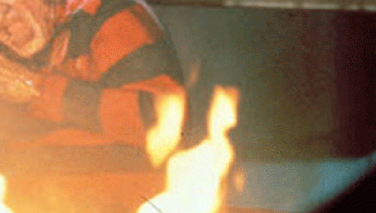 شاب جزائري يشعل النار برئيس بلدية