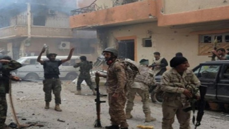 الجيش الليبي يسيطر على مواقع غربي بنغازي واشتباكات في الكفرة