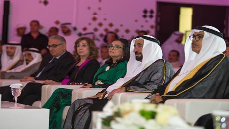 سلطان يُكرِّم الفائزين بجائزة الشارقة الدولية للتراث الثقافي