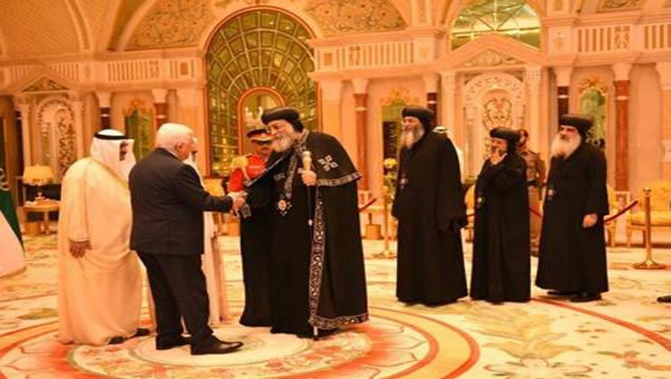 أمير الكويت يستقبل الرئيس الفلسطيني والبابا تواضروس