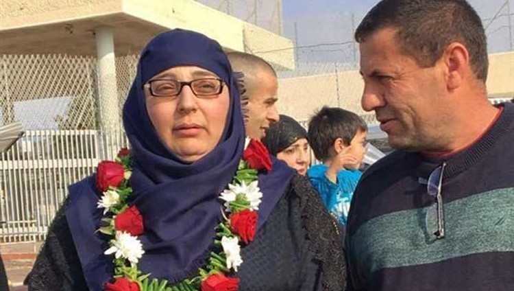 إسرائيل تفرج عن «عميدة الأسيرات الفلسطينيات» بعد 15 عاماً