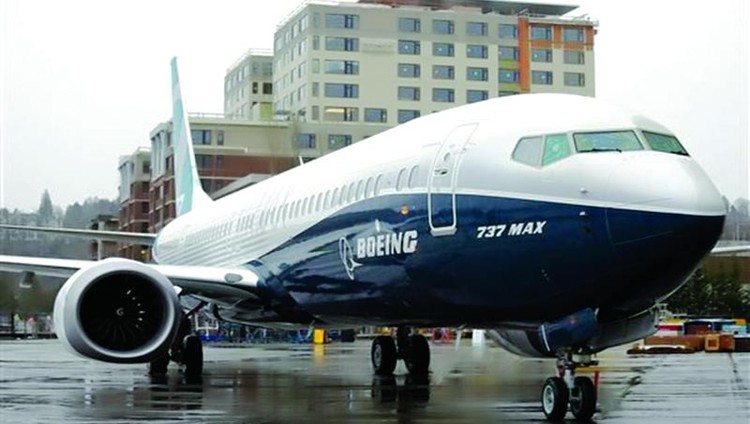 «بوينغ 737 ماكس» تحلّق تجارياً