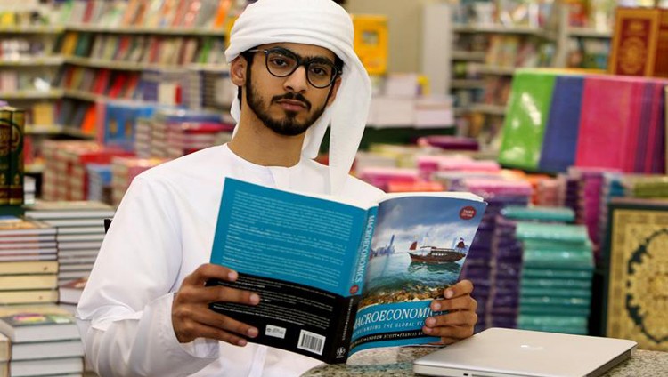 «البلوشي» يسخّر وقته لمساعدة المبتعثين الإماراتيين في لندن