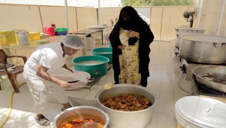 مؤسسة خليفة الإنسانية: 234 أسرة مواطنة تجهز 9800 وجبة يومياً بإمارة أبوظبي