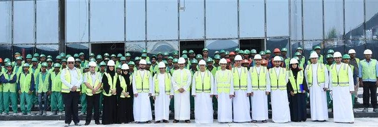 الطاير يثمّن جهود العمال وتفانيهم في إنجاز مشاريع “طرق دبي”