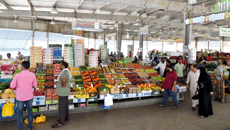 زيادات في أسعار خضراوات وفواكه بسوق الجملة بأبوظبي تصل إلى 20%