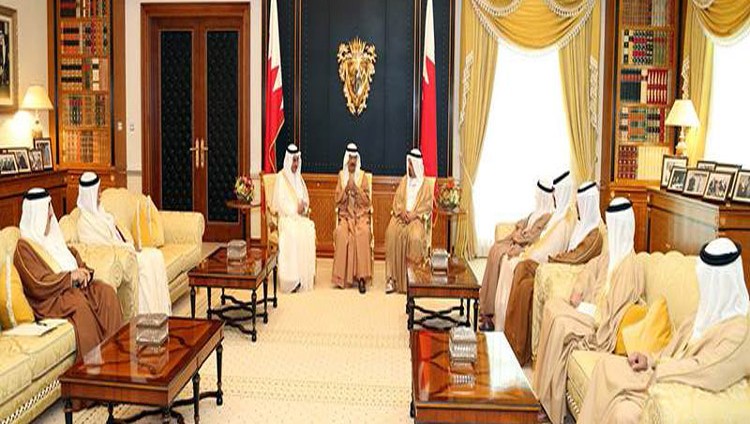رئيس الوزراء البحريني يشيد بمواقف الامارات والسعودية تجاه البحرين