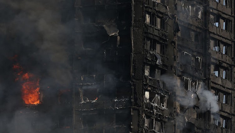 شهود عيان يرون تفاصيل مريعة عن حريق البرج السكني في لندن