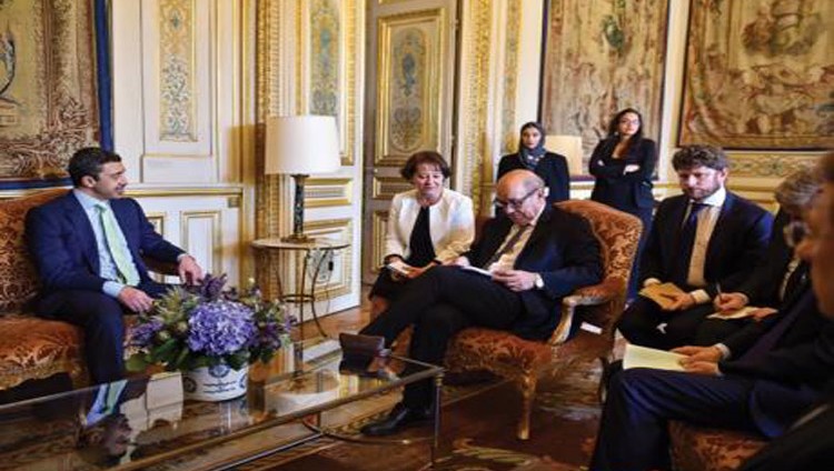 عبدالله بن زايد يؤكد متانة العلاقات الثنائية بين الإمارات وفرنسا