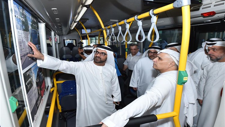 (طرق دبي) تُدشن التشغيل التجريبي لحافلة جديدة بمواصفات يورو 6