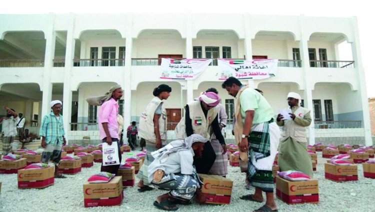 هيئة الهلال الأحمر تغيث 3 آلاف يمني في شبوة