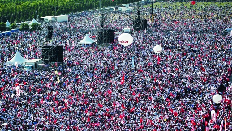 المعارضة التركية تنهي مسيرة 425 كيلومتراً