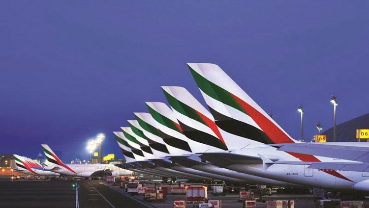 «طيران الإمارات»: لا تغيير على سياسة التوظيف