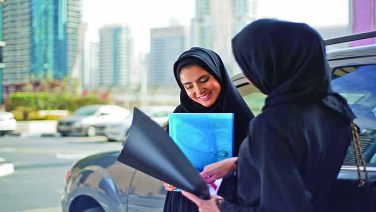 إشادات عربية بإنجازات الإمارات في تمكين المرأة