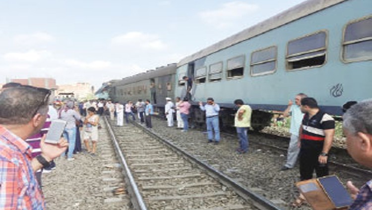 160 قتيلاً وجريحاً بتصادم قطارين في الإسكندرية