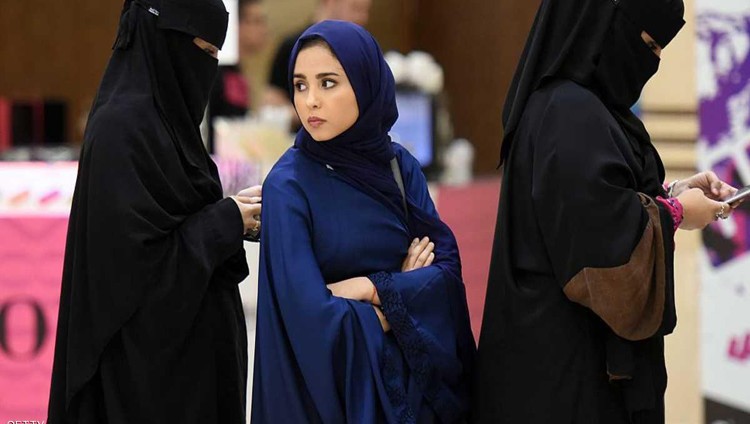 لأول مرة.. سعوديات في مهنة المراقبة الجوية