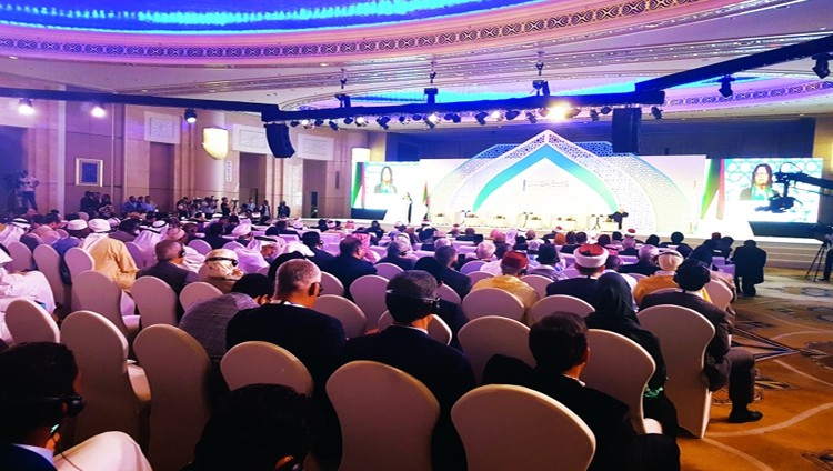 الشيخة فاطمة تدعو إلى إبراز هوية الإسلام الوسطي