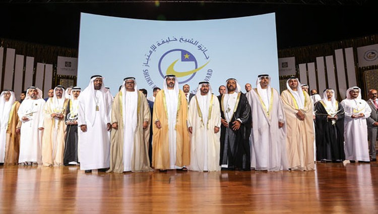 حامد بن زايد يكرم المؤسسات والشركات الفائزة بجائزة الشيخ خليفة للامتياز