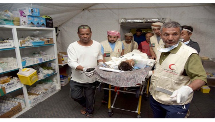 القوات الإماراتية تنقذ حياة طفل انفجر فيه لغم حوثي