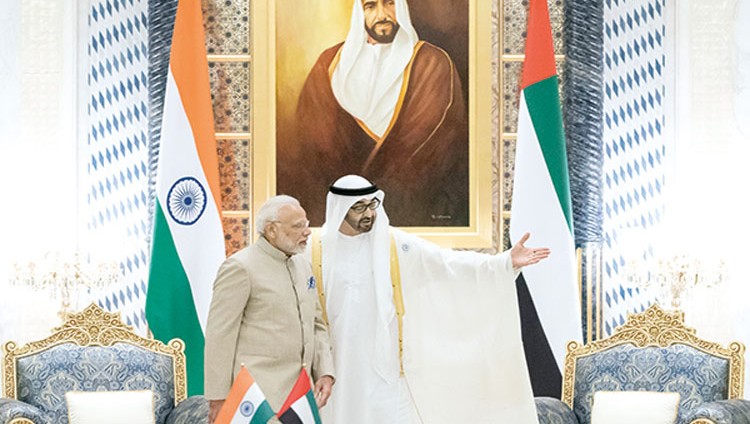 محمد بن زايد: الإمارات والهند قوتا استقرار وتستندان لمبادئ زايد وغاندي في التسامح