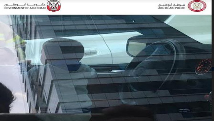 شرطة أبوظبي تنقذ طفلاً ترك بمفرده داخل مركبة بالبطين