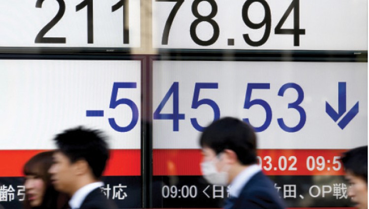 الأسهم العالمية تهوي مع زيادة المخاوف من حرب عالمية تجارية