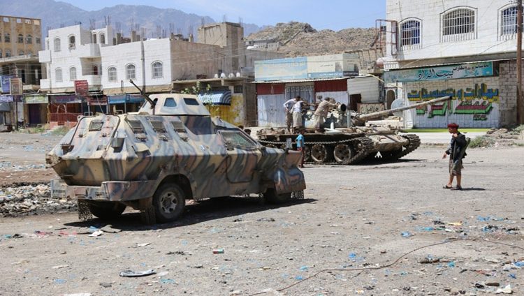 الشرعية على بعد 10 كيلومترات من معقل الحوثي