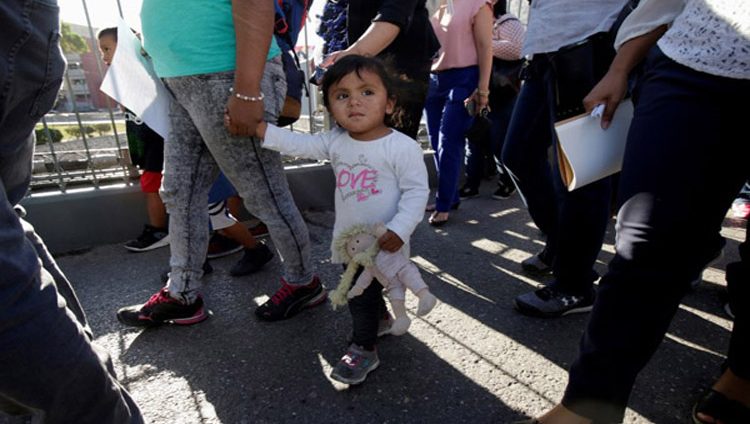 مسؤول أميركي: أبناء المهاجرين سيعودون لذويهم اليوم