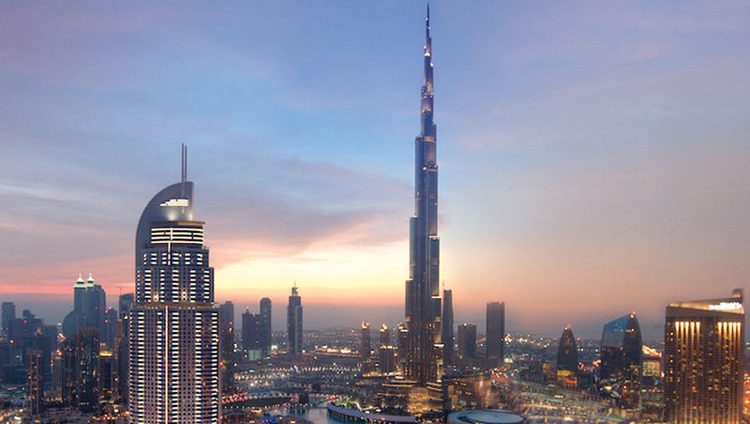 «طيران الإمارات» تقدم عروضاً فندقية للقادمين إلى دبي والمسافرين عبرها