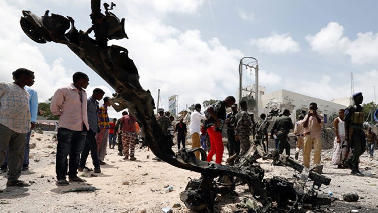 انفجار سيارة أطلقت عليها الشرطة النار قرب الرئاسة في مقديشو