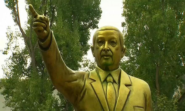 إزالة تمثال ذهبي لإردوغان من مدينة ألمانية
