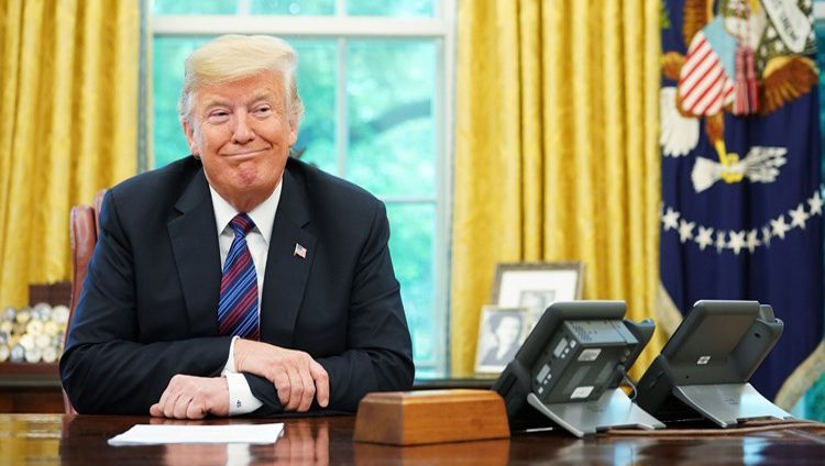 ترامب يتهم الصين باختراق البريد الإلكتروني لمنافسته السابقة كلينتون