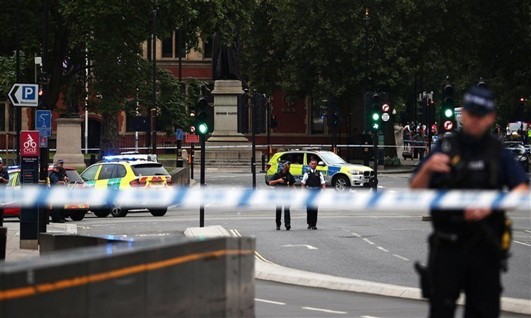إصابة عدد من المارة دهساً بسيارة أمام البرلمان البريطاني
